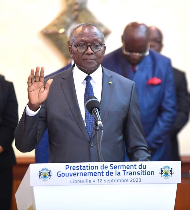 Marcel ABEKE nommé Ministre du Pétrole au Gabon - Photo de prestation de serment.