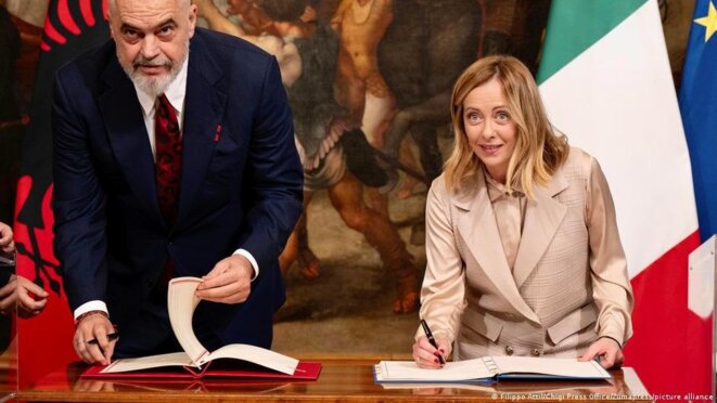 Giorgia Meloni se lance dans le trafic de migrants