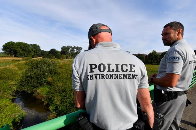 Inspectors from the French Office for Biodiversity, the OFB, on patrol at Herzeele, north-east France. © Photo François Lo Presti / AFP