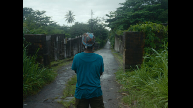 Entretien avec Florence Lazar, réalisatrice de Sous les feuilles