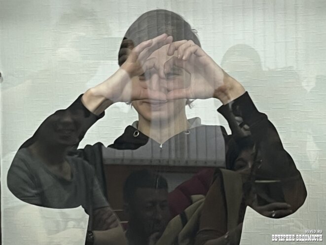 Azat est de nouveau en danger!