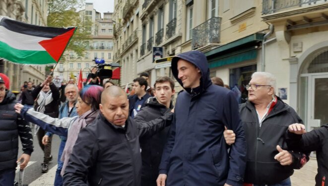 Glucksmann agressé par l’extrême-gauche la plus bête du monde