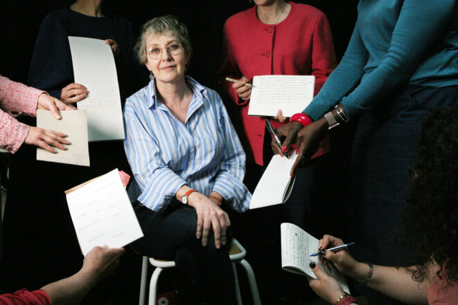 « Prendre la vie du bon côté / Tel un rideau de fleurs fanées »