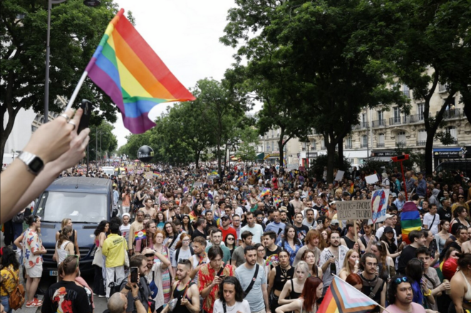 À Paris, une marche des fiertés festive mais qui rappelle «le danger du RN»