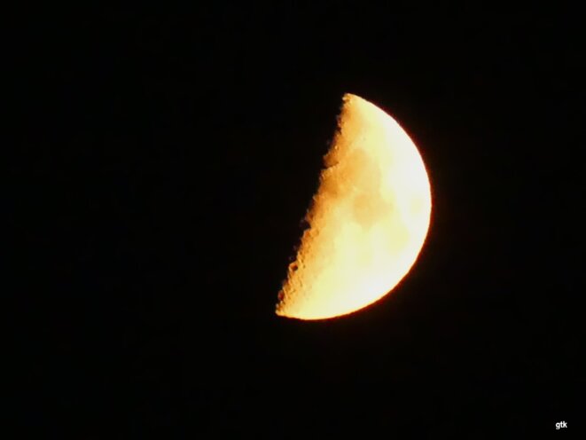 J’ai demandé à la lune