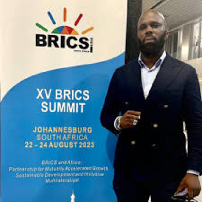 Kemi Seba: enquête sur la manière dont il mobilise à l'échelle transnationale.