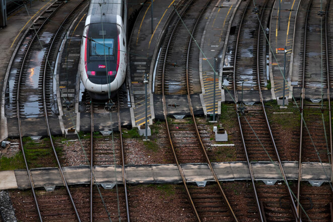 Une campagne de sabotage sur le réseau TGV paralyse la France