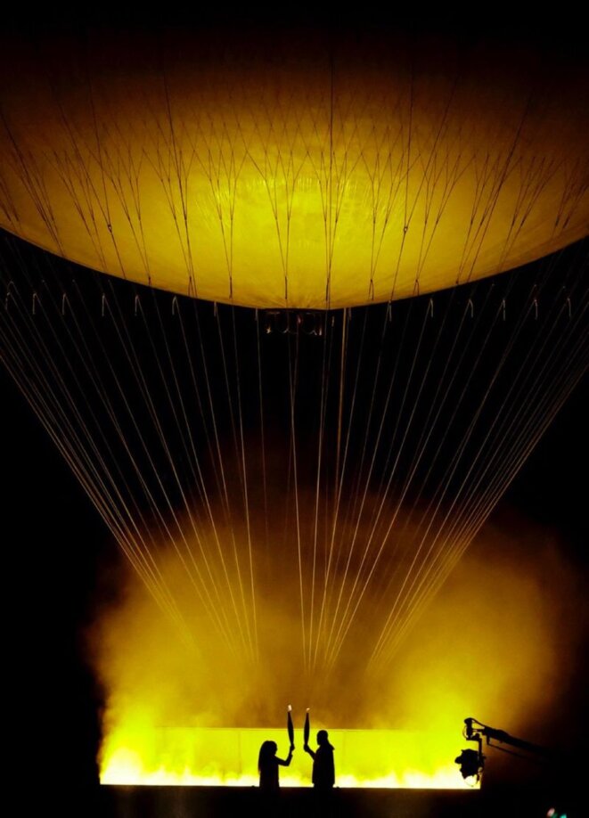 À L’OUVERTURE DES JEUX OLYMPIQUES, PARIS VU COMME PARC À THÈMES