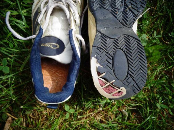 Vente des chaussures de la descente de la Seine à pied