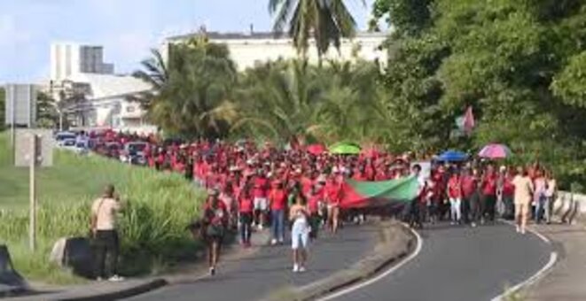 Martinique : entre illusion de modernité et réalité coloniale