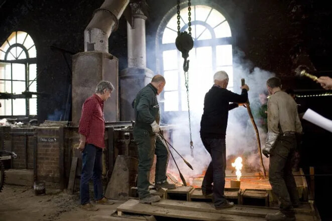 À la cloche de bois.