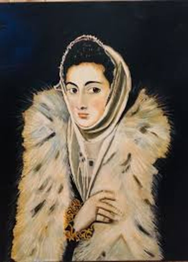 La dame au manteau long.