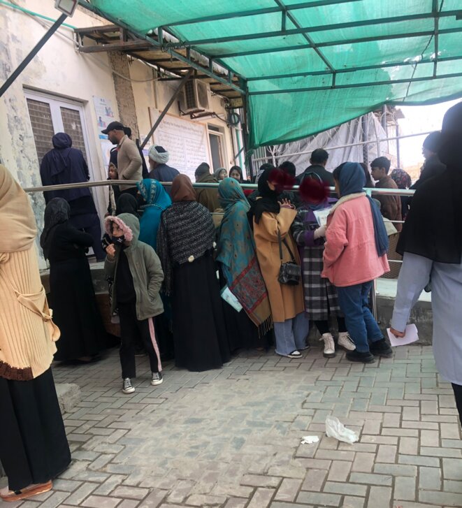 Les Afghans réfugiés au Pakistan face aux craintes de renvois forcés à la frontière