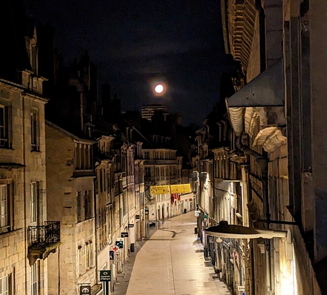 Il est 5h Besançon - la lune et les barbares