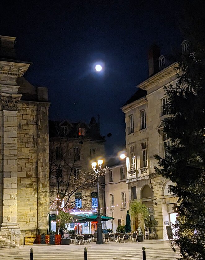 La belle, la lune et la mélancolie
