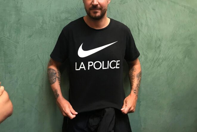 Un tee-shirt «Nike la police» vaut quatre mois avec sursis à un antifa