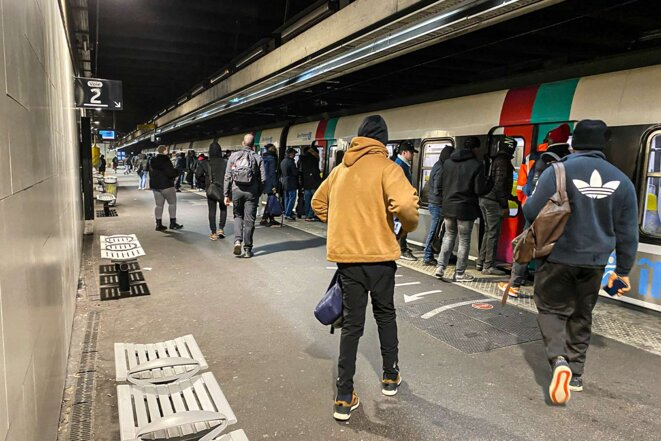 À la gare de Sevran-Beaudottes, inondations, pannes et insécurité rythment un quotidien de galères