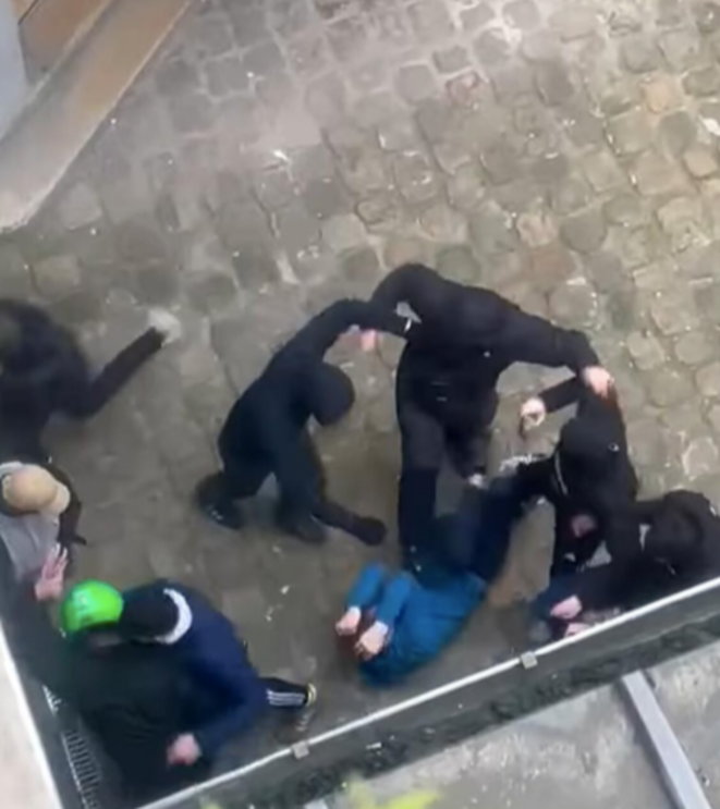 Une cible sur notre front : l'extrême droite tue