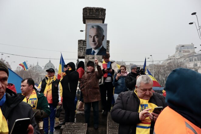 Roumanie : À Bucarest, les soutiens de Călin Georgescu se mobilisent