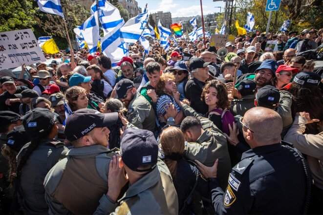 «Fatigués, en colère et désespérés»: en Israël, dans le défilé contre Nétanyahou