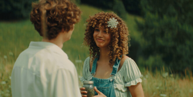 "I Feel Fine." d'Austin Spicer et Hailey Spicer