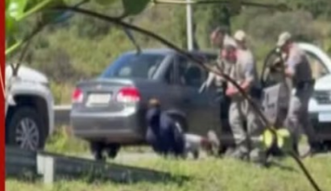 BRÉSIL : un policier militaire exécute de 4 balles un jeune noir, menotté et au sol