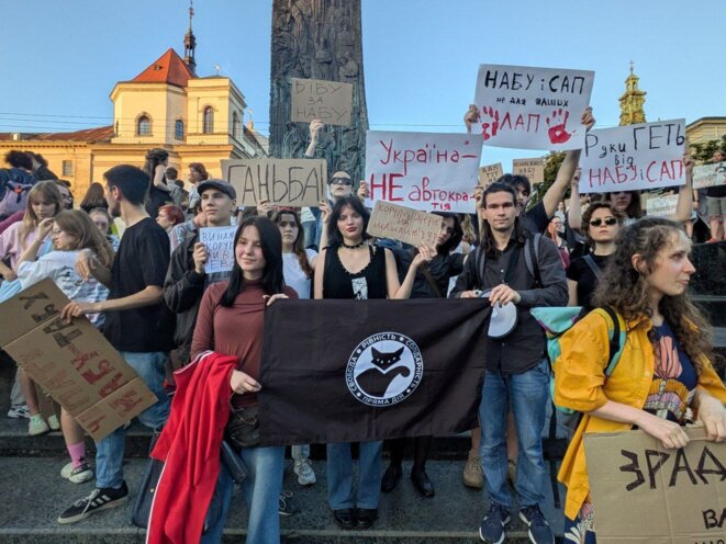 Vous nous donnez la corruption, nous vous donnons la révolution !