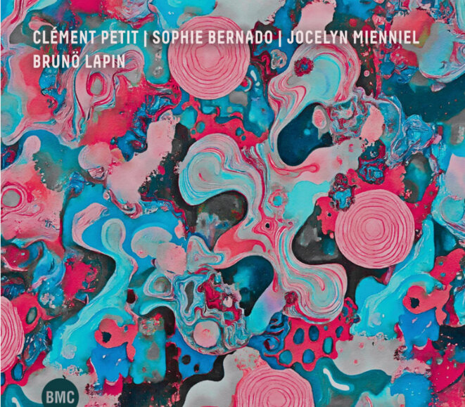 Brunö Lapin bondit joyeusement