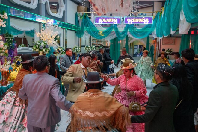 Présidentielle en Bolivie: une nouvelle bourgeoisie indigène tourne le dos à la gauche