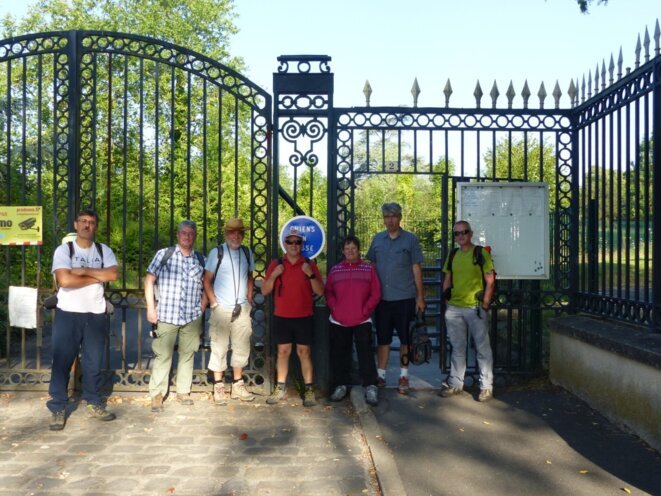 Jordi à la recherche des statues soviétiques de Baillet-en-France
