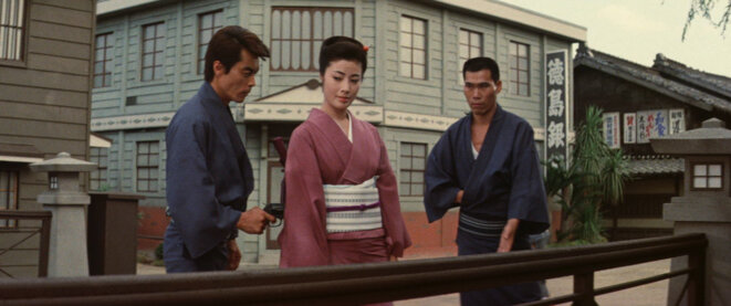 Lady Yakuza : Chronique des joueurs (緋牡丹博徒 鉄火場列伝) de Kōsaku Yamashita