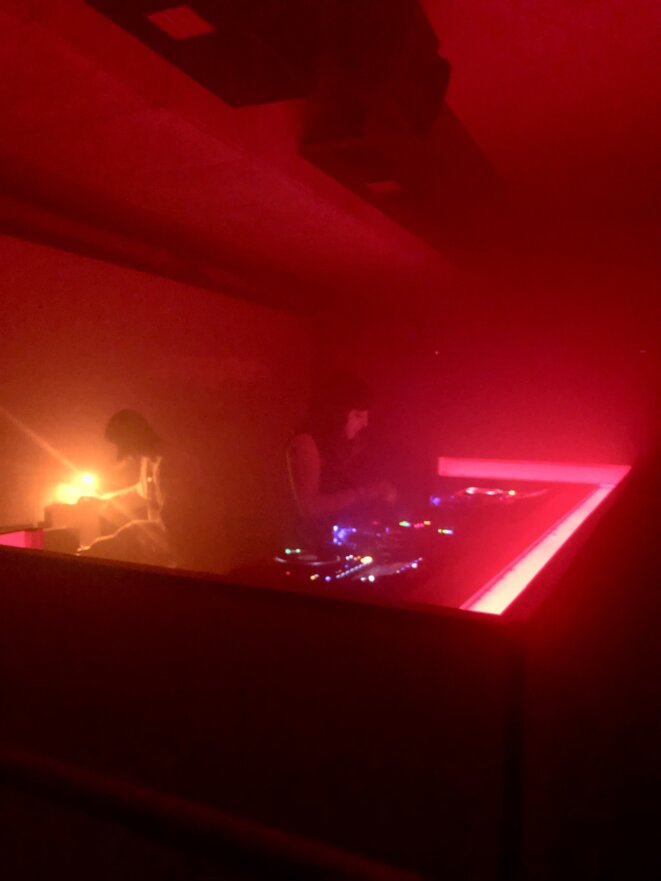 Ma première soirée en club parisien