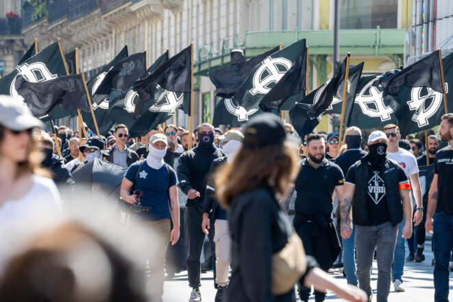 La violence de l'extrême-droite est létale... contrairement aux œufs et à la farine