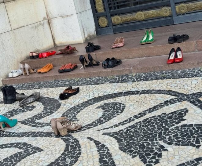 À Porto Alegre (Brésil), un 'Banc Rouge' lutte contre les feminicides