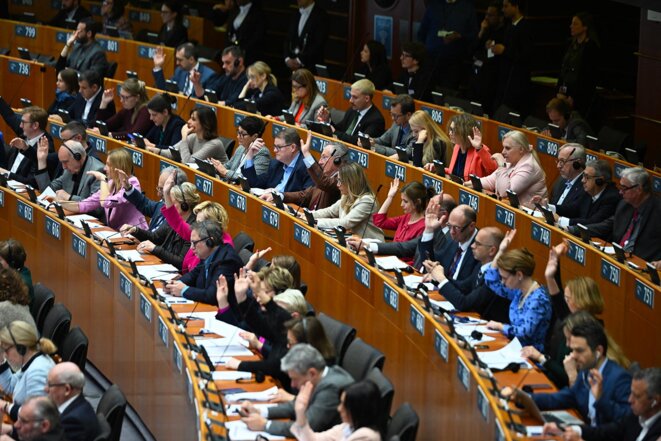 Commerce: le Parlement européen ouvre la voie à un accord «déséquilibré» avec les États-Unis