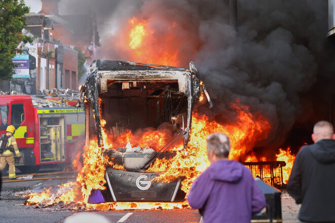 Après une attaque au couteau à Belfast, des violen