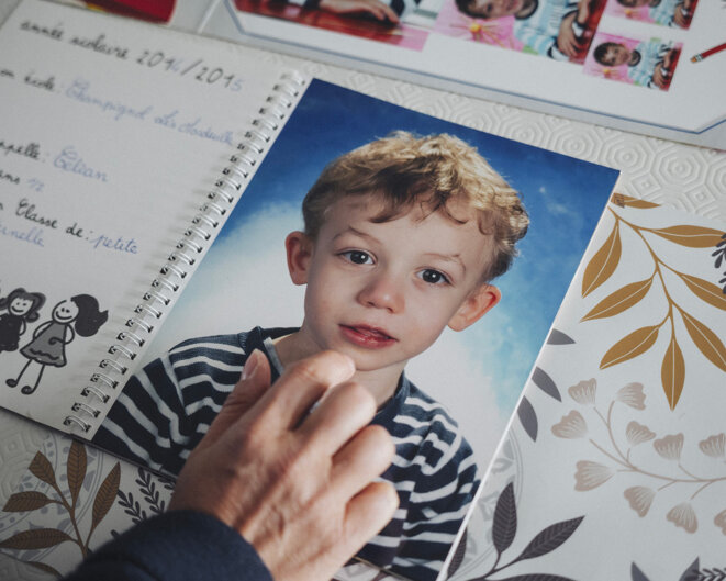 «On est des laissés-pour-compte»: neuf ans après, une mère en deuil attend un procès Alors que laffaire Lyhanna illustre lanémie de la justice, des naufragés du système prennent la parole. «Mediapart» a rencontré Laëtitia, qui attend depuis près de neuf ans que lumière soit faite sur la mort de son fils. «Nous navons plus les moyens de juger dans des délais raisonnables», reconnaît le premier président de la cour dappel de Nancy.