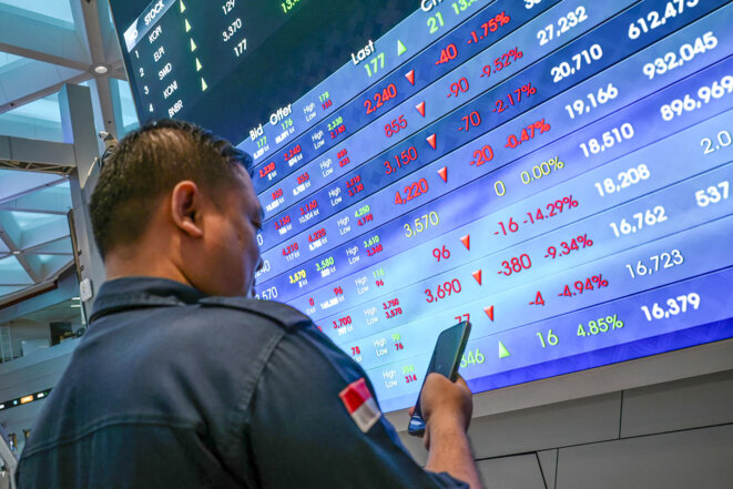 LIndonésie entre menace de crise financière et durcissement autoritaire La Bourse de Jakarta en chute libre, la roupie en baisse et les sorties de capitaux au plus haut: lIndonésie est sous pression des marchés. En cause: la volonté du président Prabowo Subianto de prendre le contrôle de léconomie.