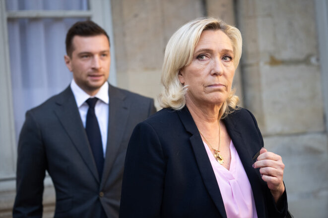 Au RN, lélection présidentielle reste une affaire de Le Pen Après avoir cultivé son image de présidentiable, Jordan Bardella retrouve subitement son rang de numéro deux, en arrière-plan de la candidature de Marine Le Pen. Il ne postulera finalement quà un poste de premier ministre, illustrant une fois de plus limpossibilité pour le RN de fonctionner autrement quen entreprise familiale.