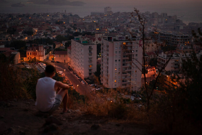 La canicule révèle le cruel manque darbres des grandes villes Les villes françaises manquent de vert: au plus fort de la canicule, fin juin, cest dans les rues les moins végétalisées quil a fait le plus chaud. Cest ce que montre une série de cartes réalisées par un chercheur en planification urbaine, que publie «Mediapart».