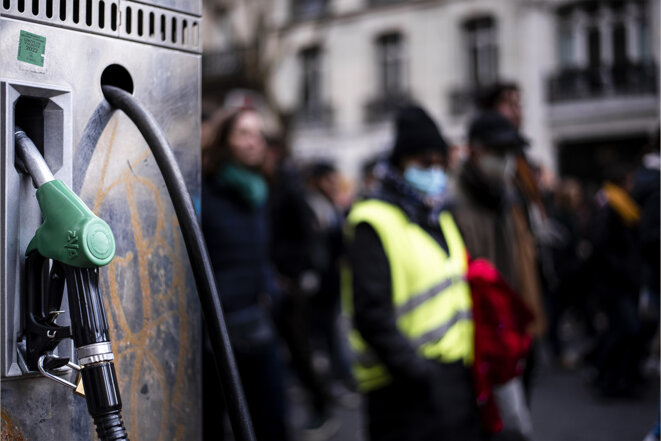 Retour des Gilets jaunes: des appels dispersés dans un contexte inflammable