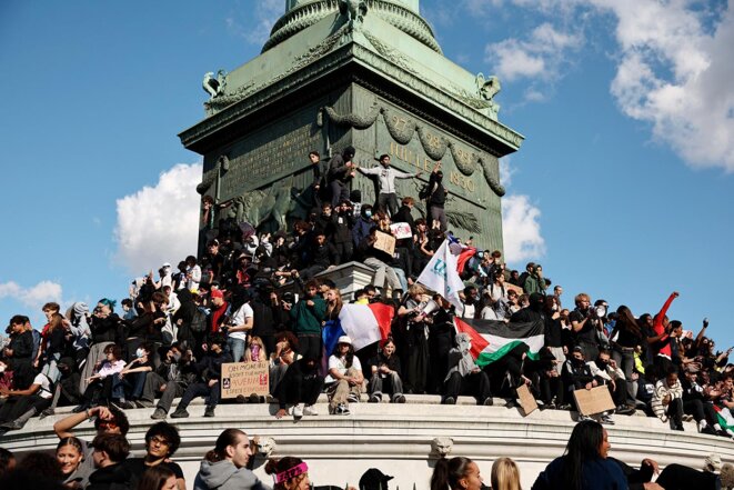 Sur la colonne de Juillet, la jeunesse de 2026 rend vie aux morts de 1830