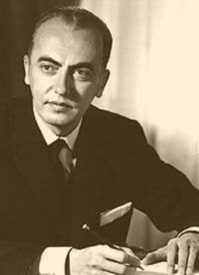 Right-handed: André Bettencourt in 1957. Right-handed: André Bettencourt in 1957.
