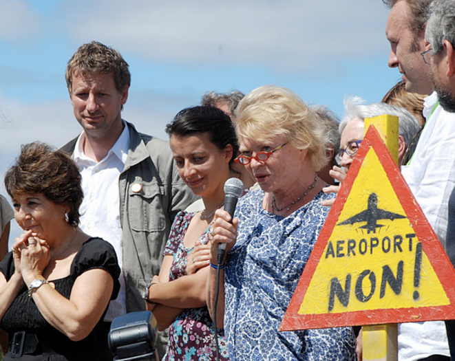 Les élus d'Europe Ecologie à la Vache qui rit, lieu de résistance à l'aéroport, 20 août 2010 (Acipa)