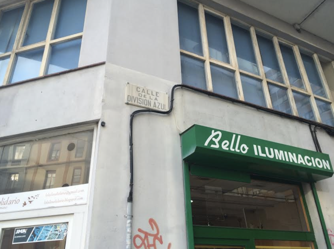 La rue 'Division Azul' à La Corogne, du nom de ces volontaires franquistes partis aider la Wehrmacht. ©LL. La rue 'Division Azul' à La Corogne, du nom de ces volontaires franquistes partis aider la Wehrmacht. ©LL.