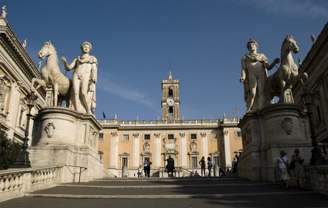 Place du Capitole à Rome, face à la mairie © dr Place du Capitole à Rome, face à la mairie © dr