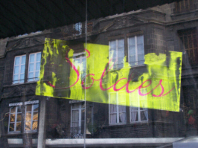 Ville en soldes © Liliane B Ville en soldes © Liliane B