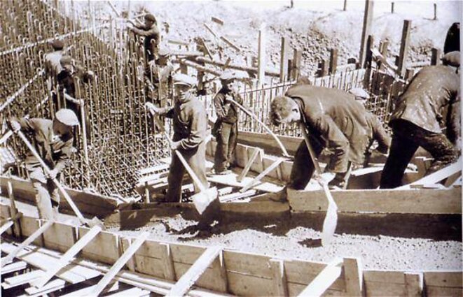 Construction work on the wall. © DR Construction work on the wall. © DR