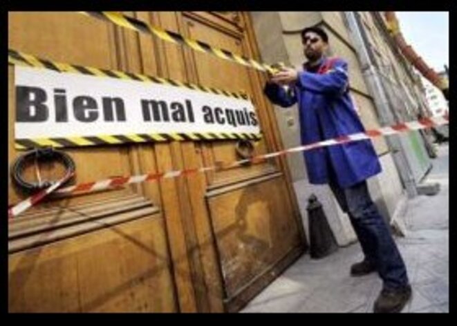 Protest outside Bongo family Paris town house. © Survie-France Protest outside Bongo family Paris town house. © Survie-France