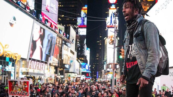 Protestas en Nueva York por la absolución del policía que estranguló a Gamer Protestas en Nueva York por la absolución del policía que estranguló a Gamer